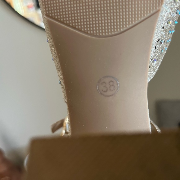 Size 38 dress shoe.  Only worn for 2 hours at my wedding - Picture 5 of 5